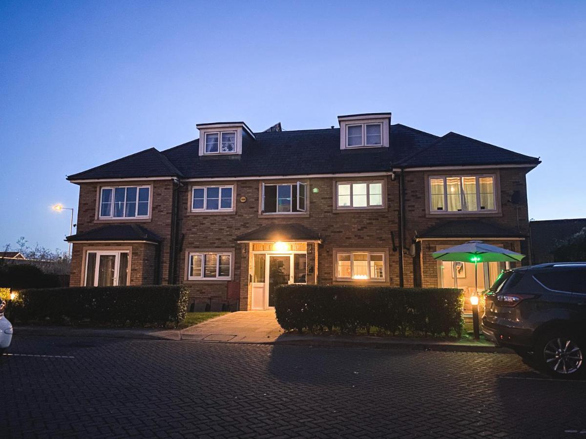 Heathrow/Ashford Hospital/Twickenham Short Stay Apartment Stanwell Zewnętrze zdjęcie