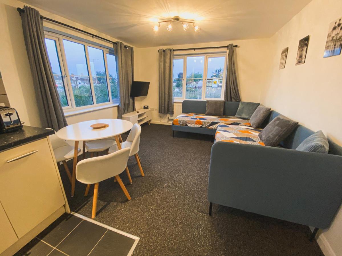 Heathrow/Ashford Hospital/Twickenham Short Stay Apartment Stanwell Zewnętrze zdjęcie