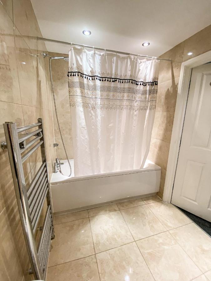 Heathrow/Ashford Hospital/Twickenham Short Stay Apartment Stanwell Zewnętrze zdjęcie
