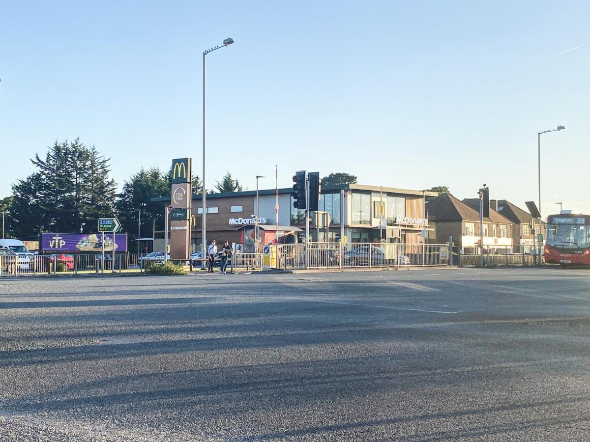 Heathrow/Ashford Hospital/Twickenham Short Stay Apartment Stanwell Zewnętrze zdjęcie